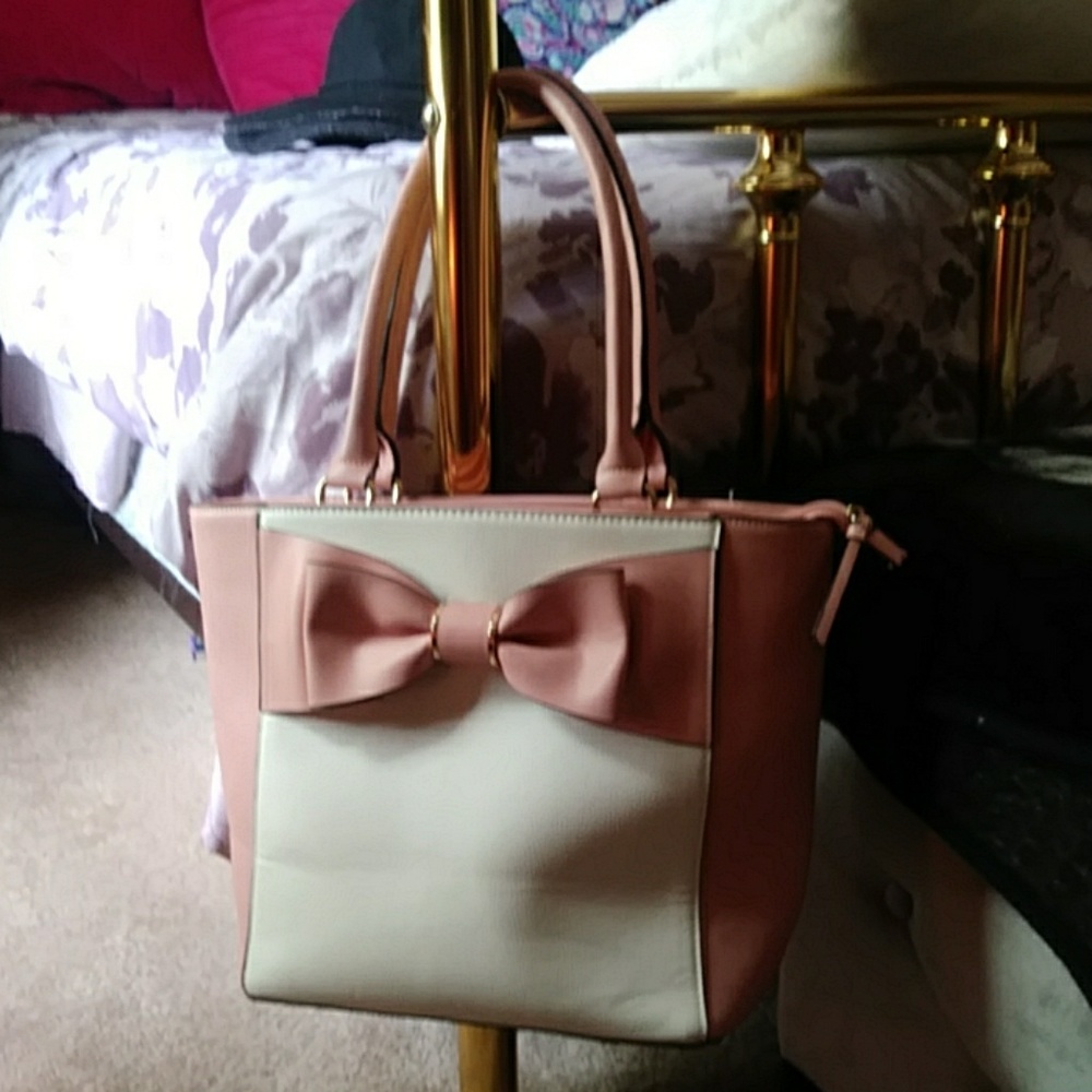 Apt 9 purse with bow